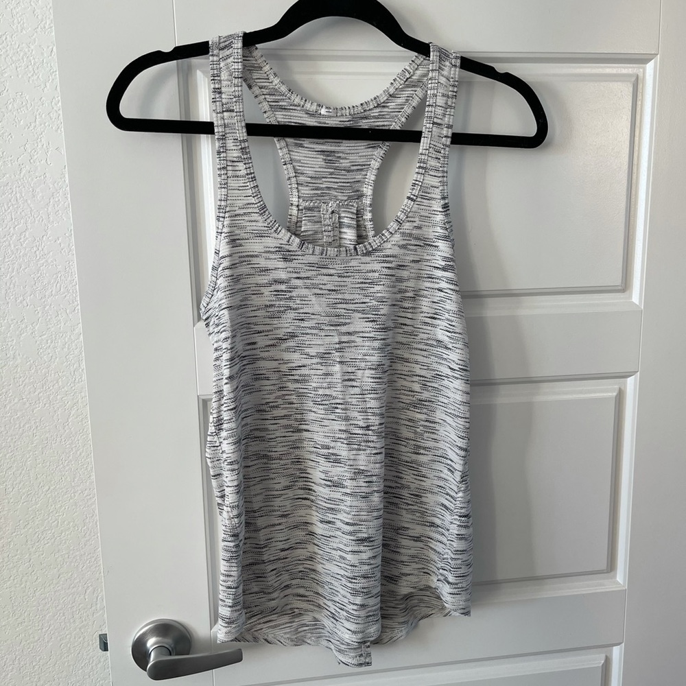 Lululemon top size 4